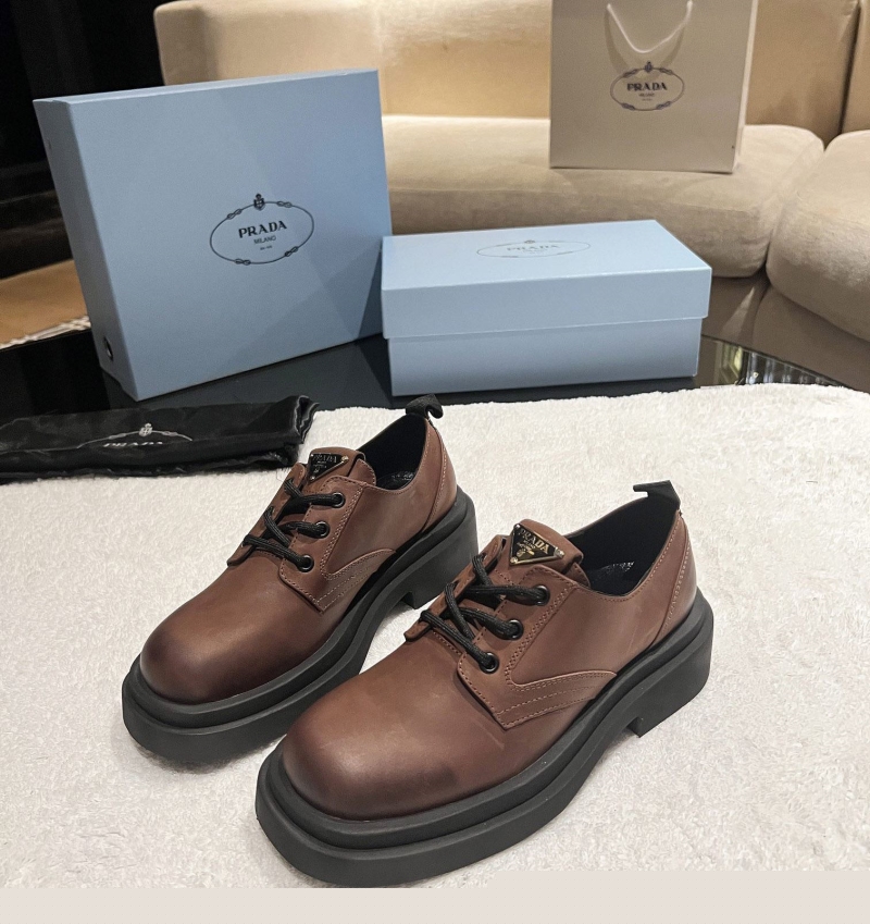Pra*a leather shoes